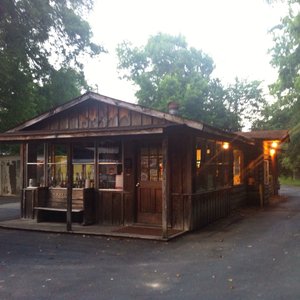 Lively's BBQ